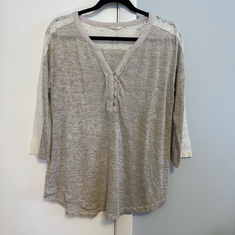 Mystree Heather Gray Lace-Accent Button Down Shirt